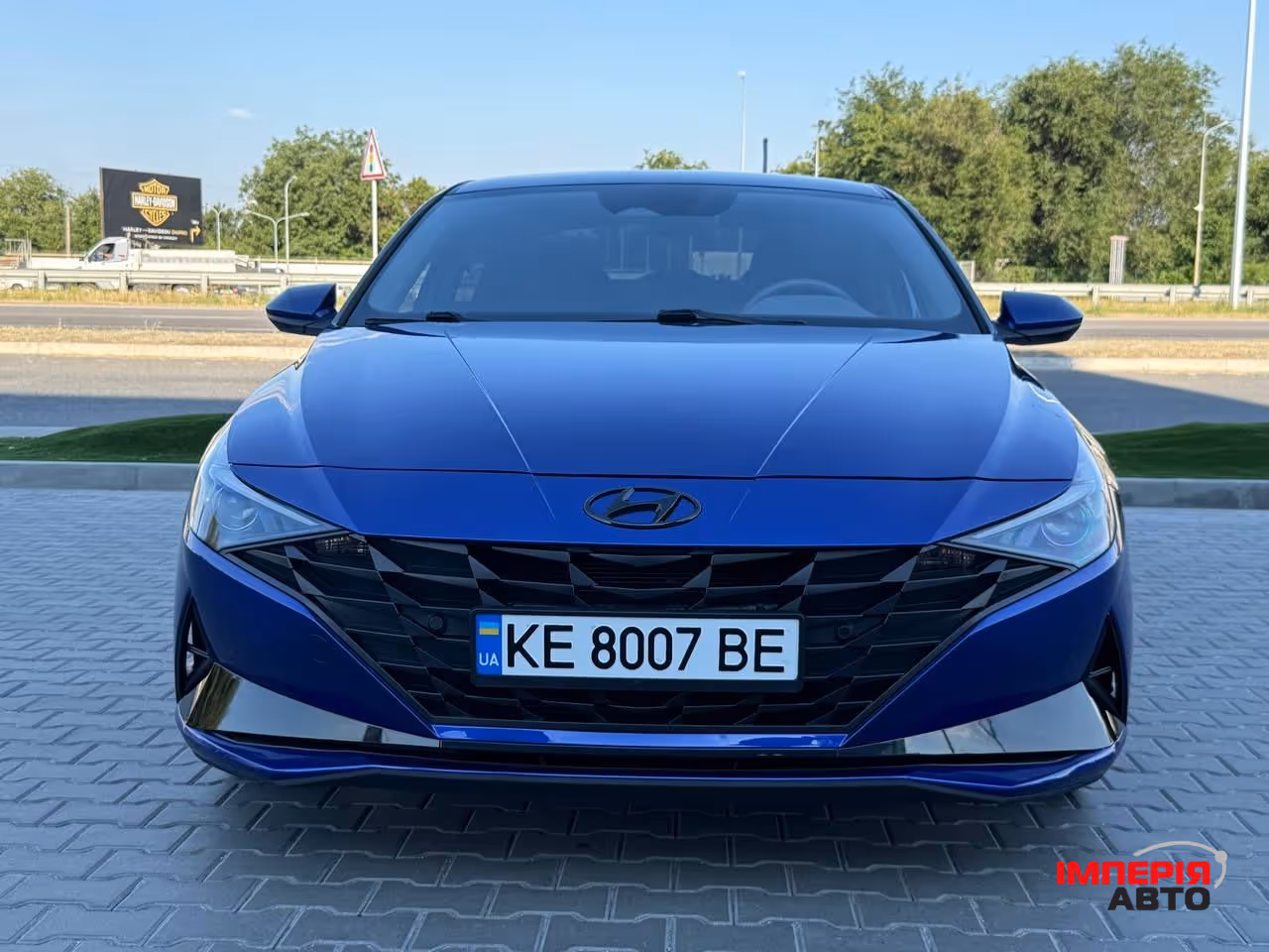 Hyundai Elantra - фото 1