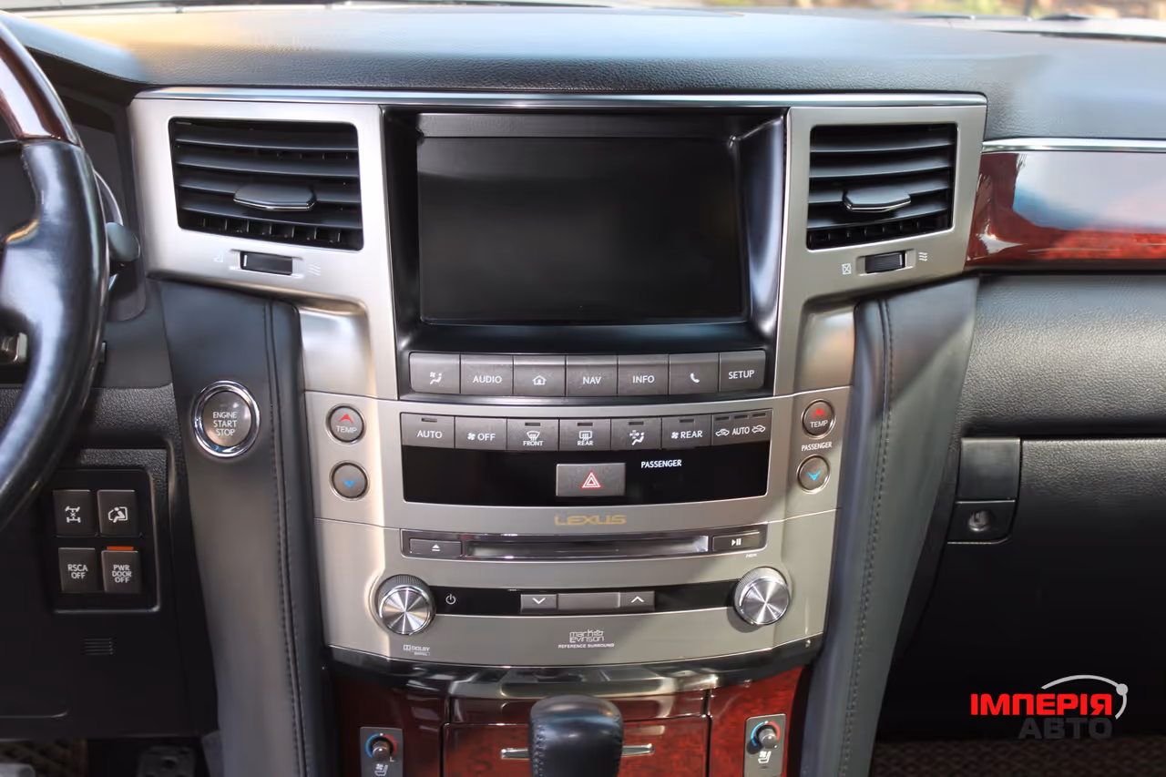 Lexus LX - фото 35