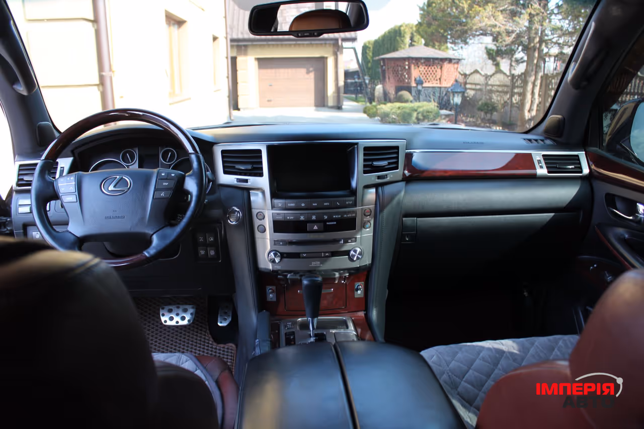 Lexus LX - фото 34