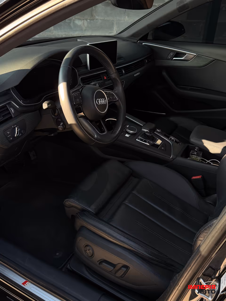 Audi A4 - фото 8