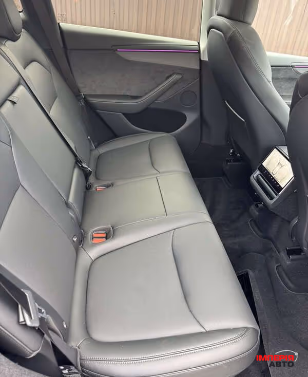 Tesla Model Y - фото 8