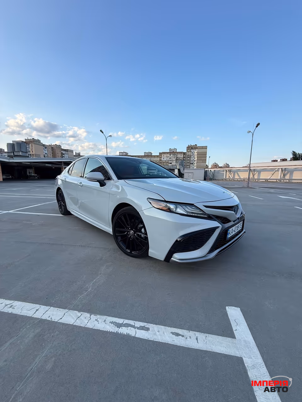 Toyota Camry - фото 1