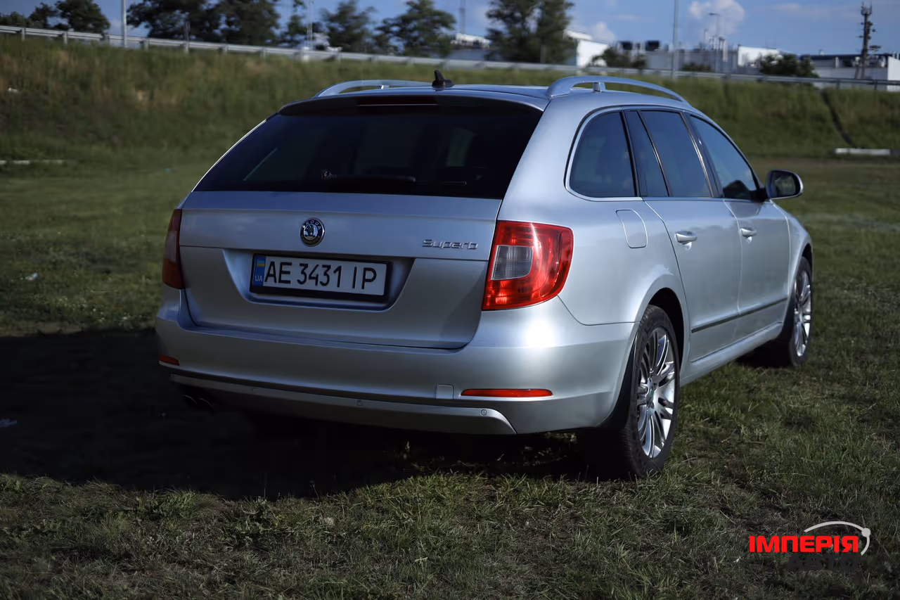 Skoda Superb - фото 16