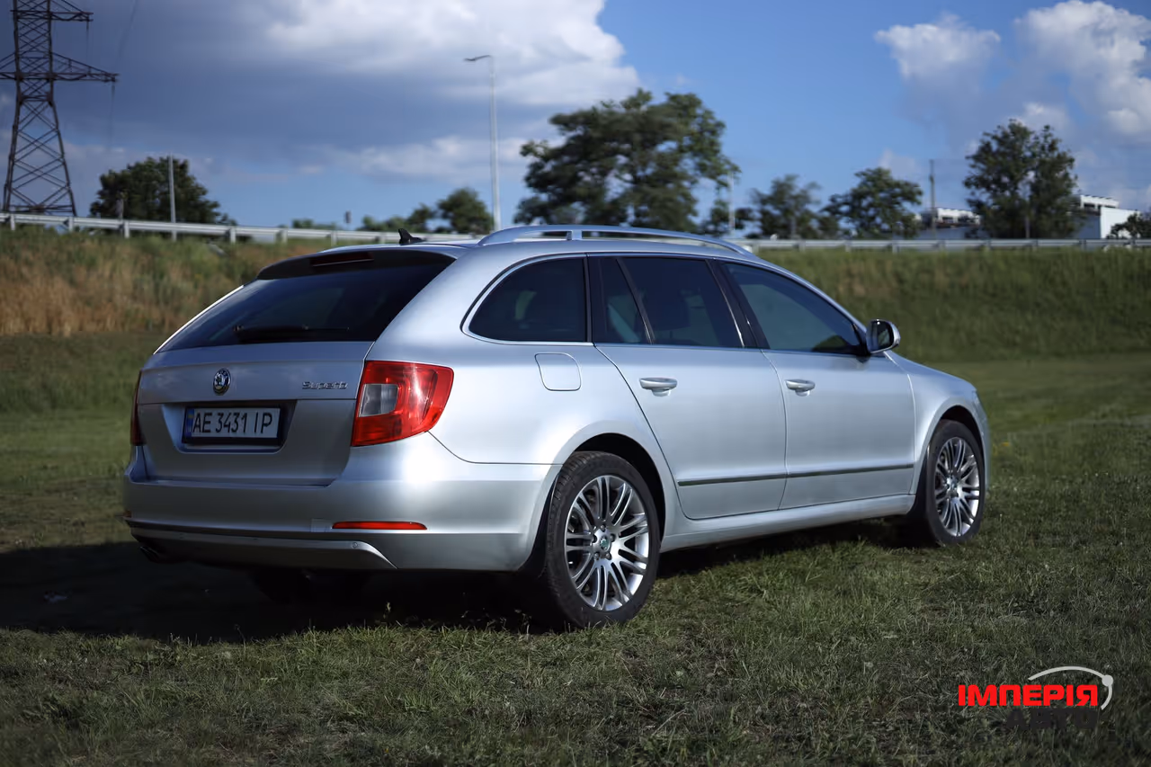 Skoda Superb - фото 15