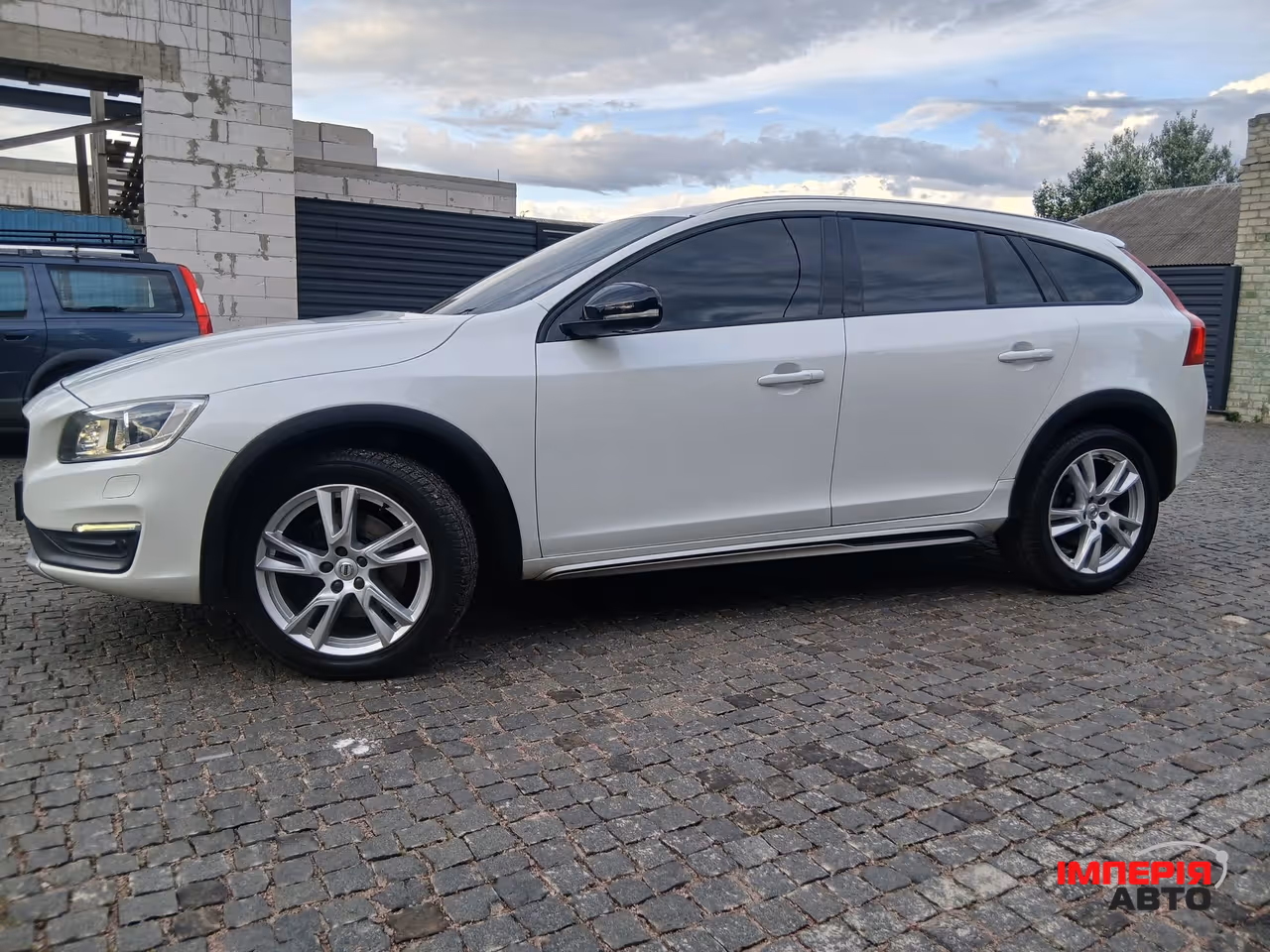 Volvo V60 Cross Country - фото 3