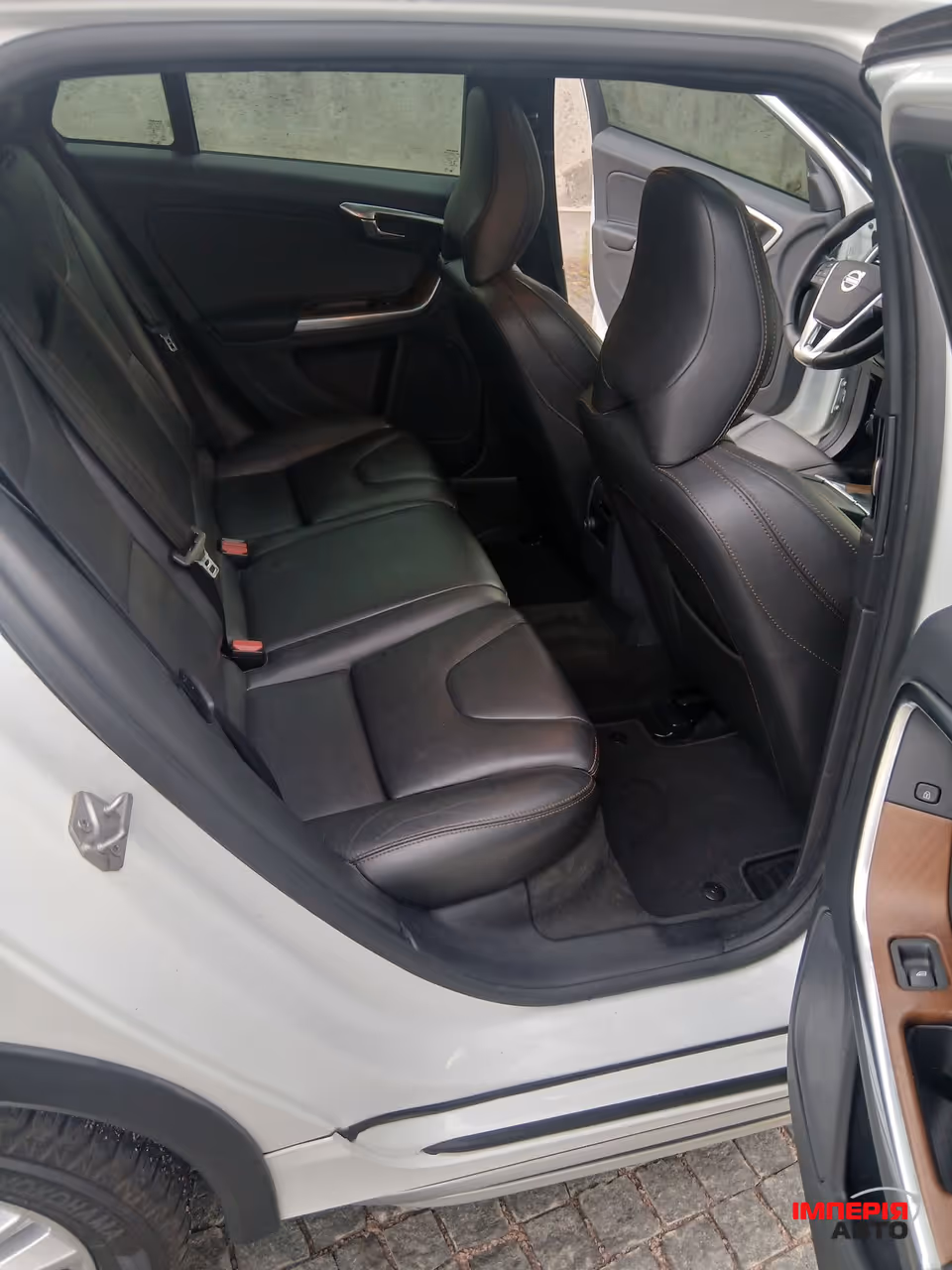 Volvo V60 Cross Country - фото 19