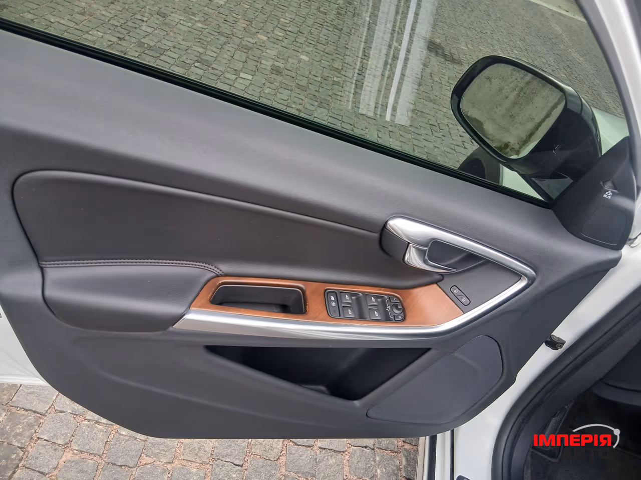 Volvo V60 Cross Country - фото 24