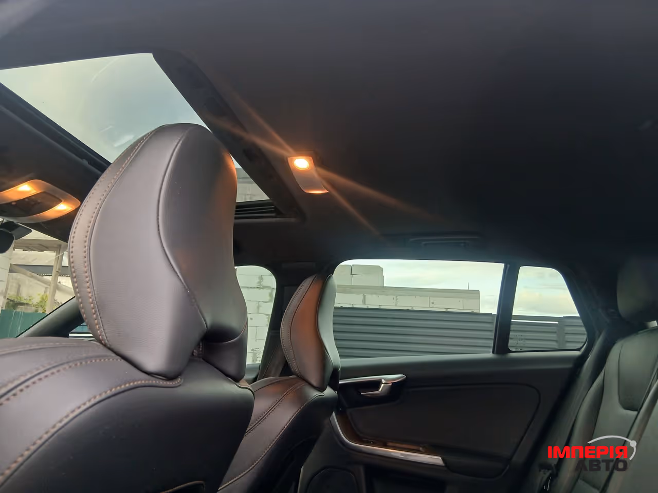 Volvo V60 Cross Country - фото 21