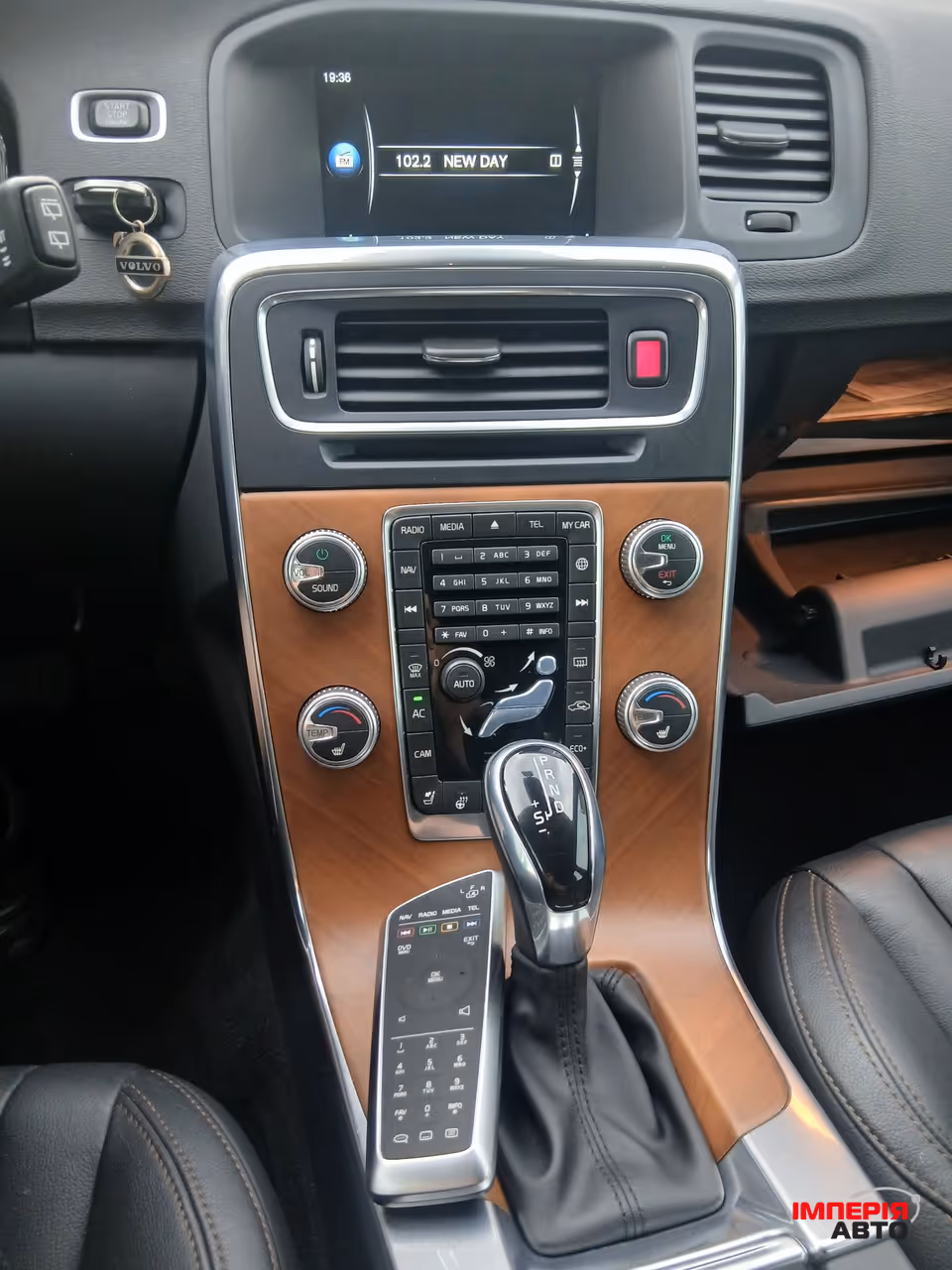 Volvo V60 Cross Country - фото 28