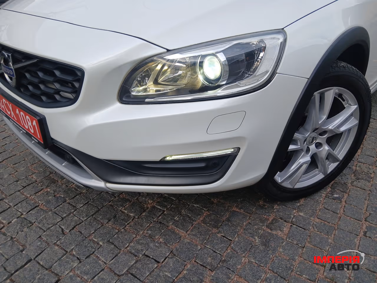 Volvo V60 Cross Country - фото 11