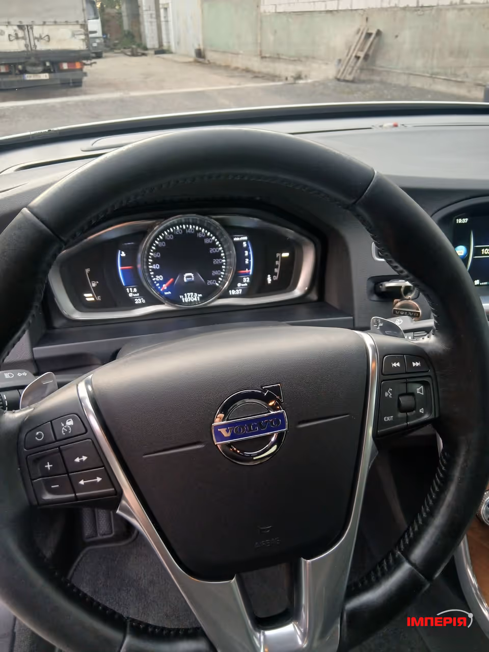 Volvo V60 Cross Country - фото 27