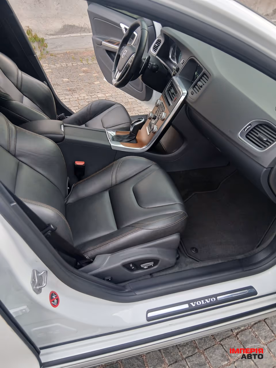 Volvo V60 Cross Country - фото 17