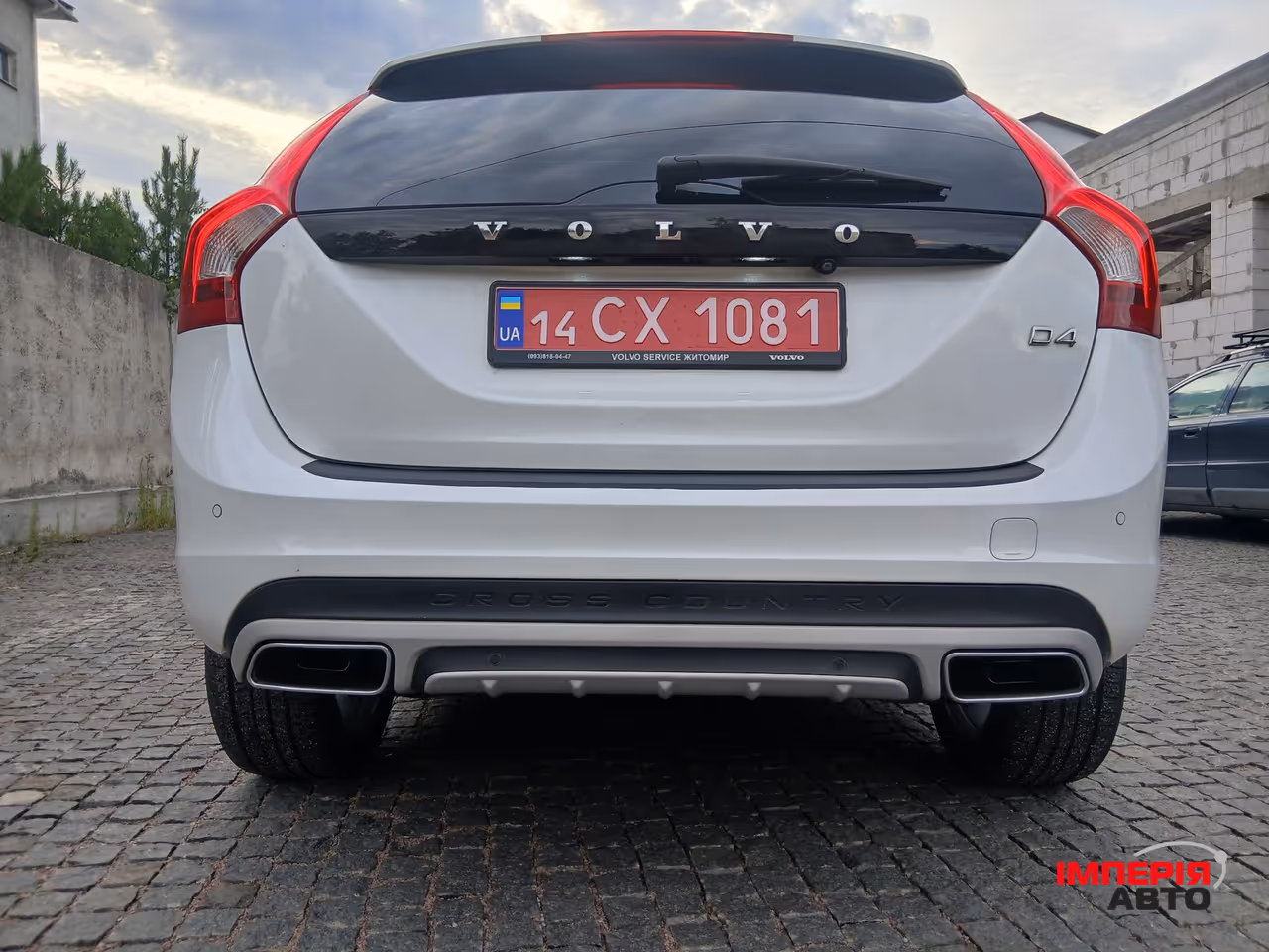 Volvo V60 Cross Country - фото 7
