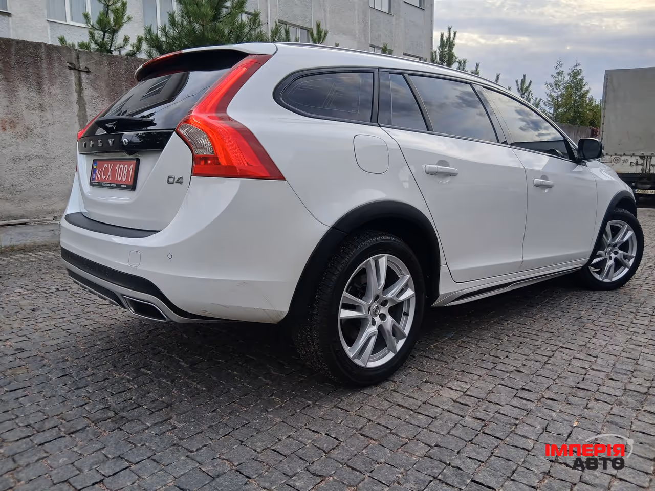 Volvo V60 Cross Country - фото 6