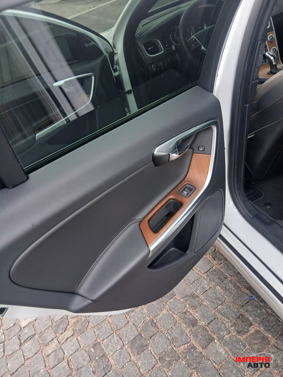 Volvo V60 Cross Country - фото 23