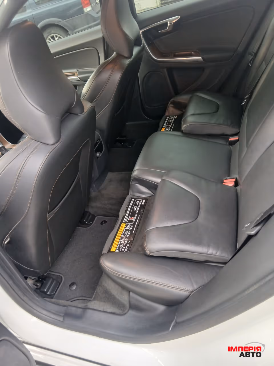 Volvo V60 Cross Country - фото 22