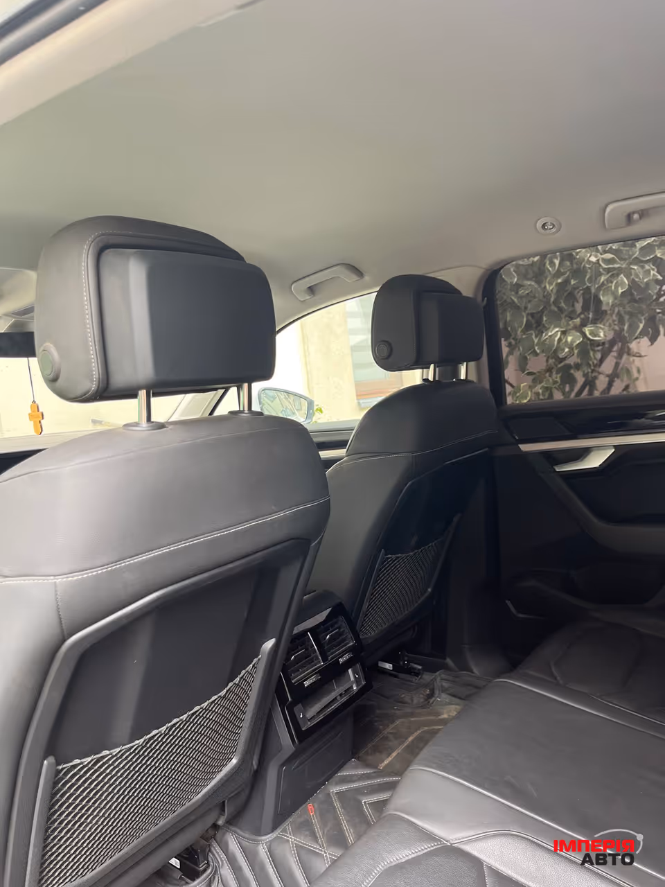 Volkswagen Touareg - фото 8