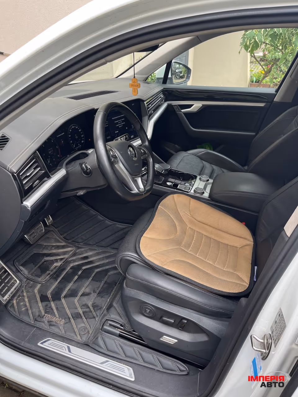 Volkswagen Touareg - фото 7