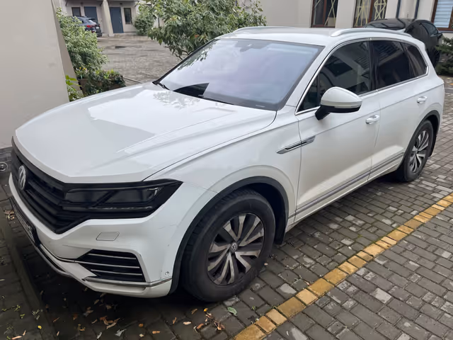 Volkswagen Touareg - зображення 1