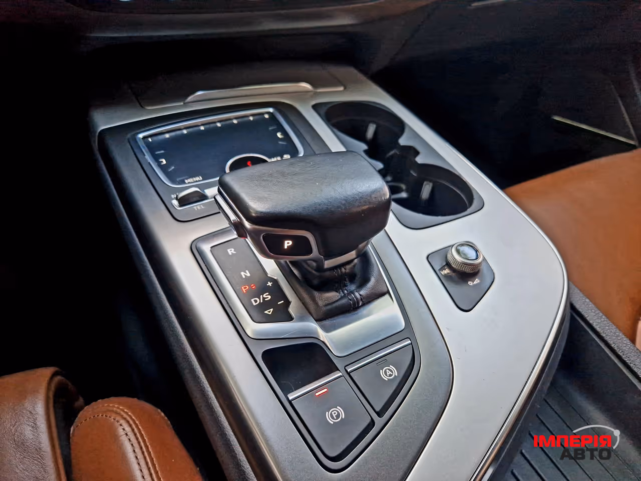 Audi Q7 - фото 29