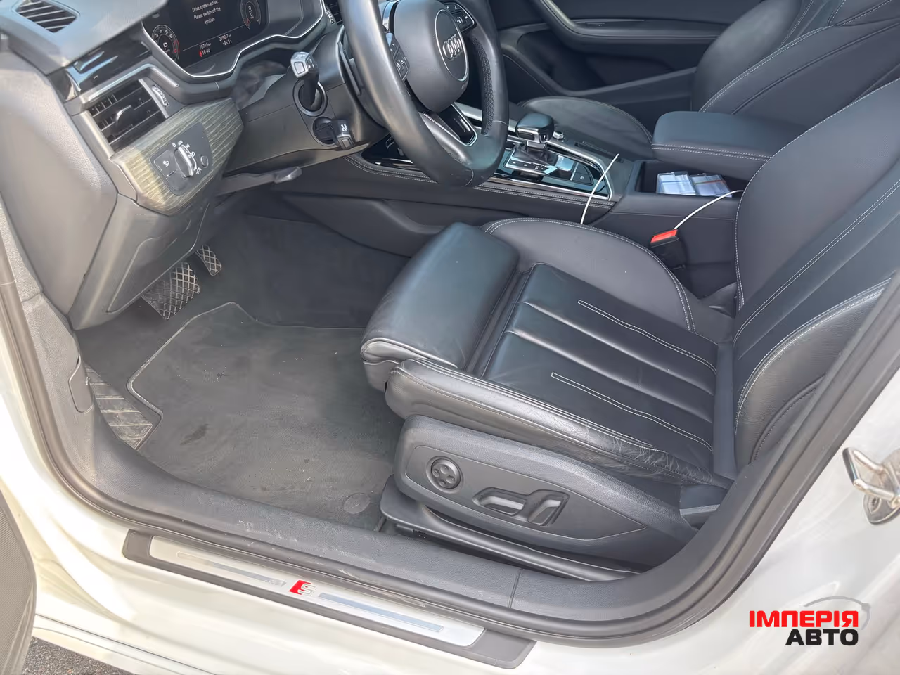 Audi A4 - фото 8
