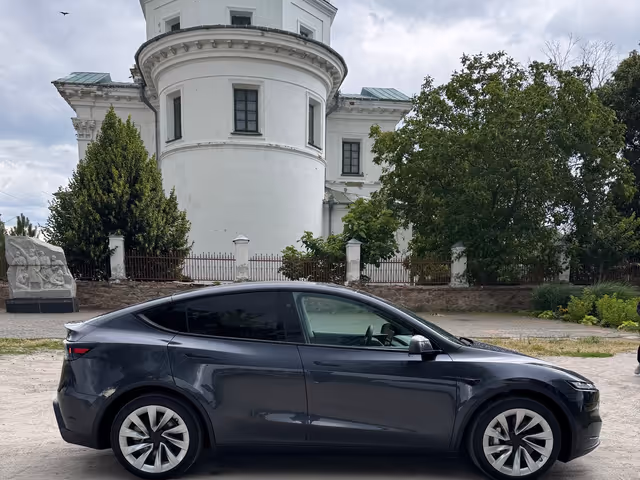 Tesla Model Y - зображення 4