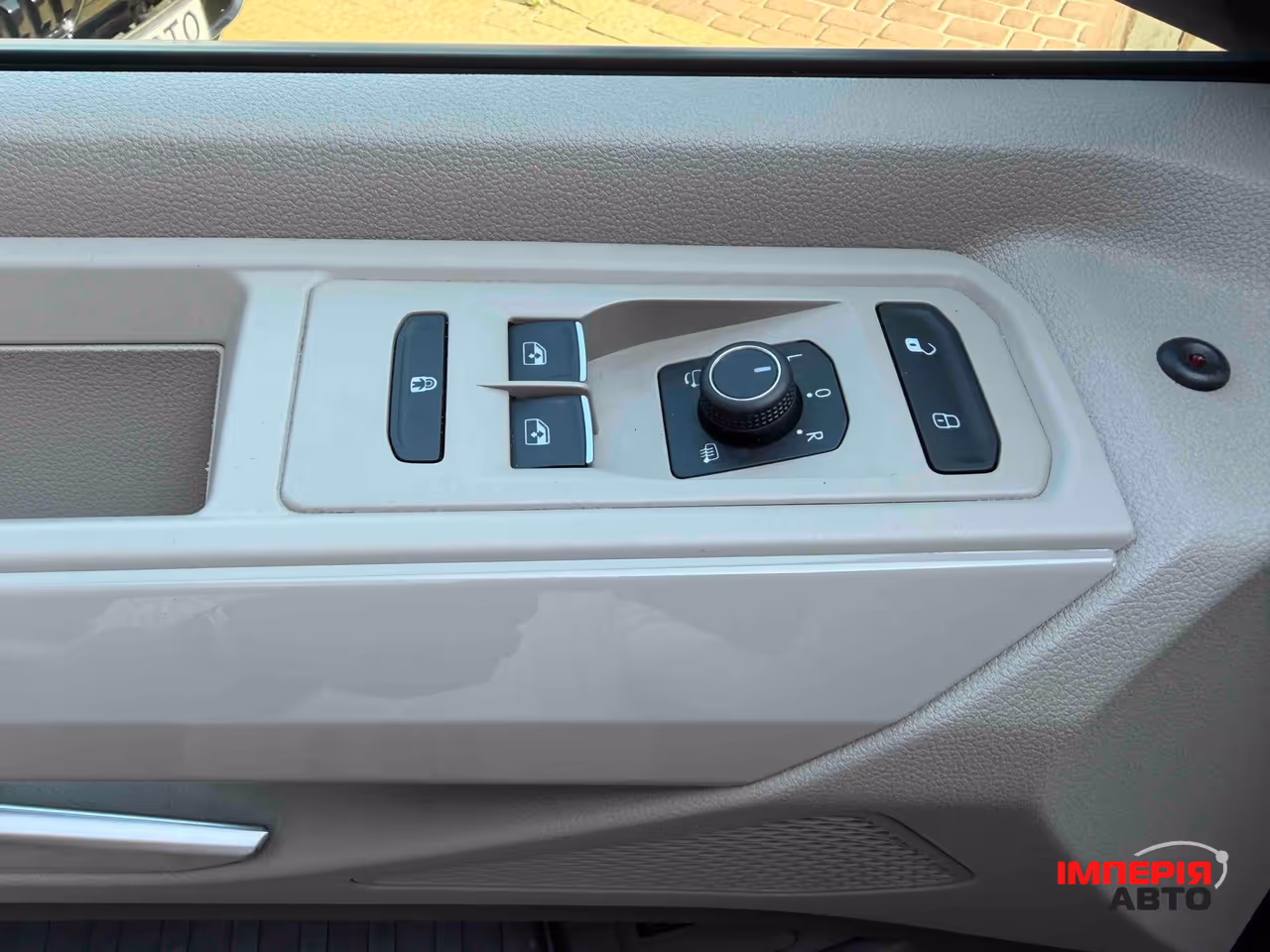 Volkswagen Multivan - фото 17