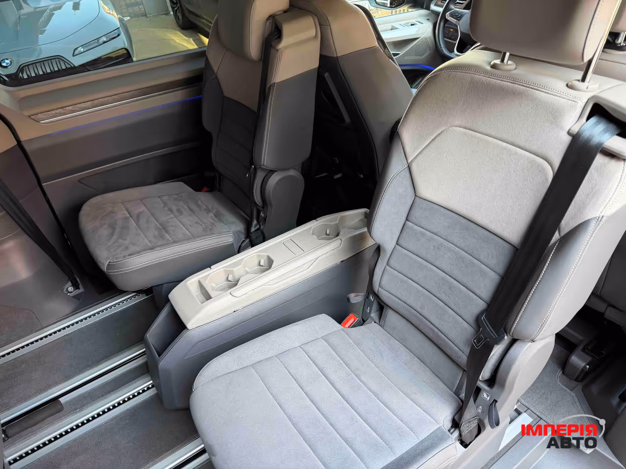 Volkswagen Multivan - фото 54