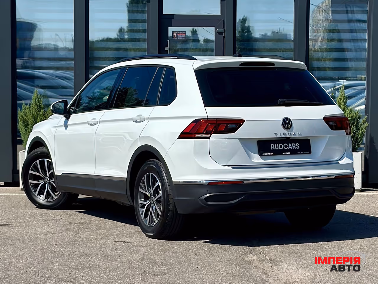 Volkswagen Tiguan - фото 4