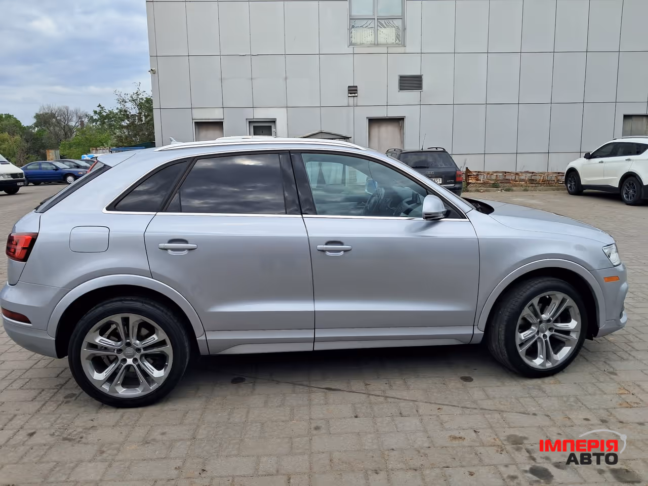 Audi Q3 - фото 3