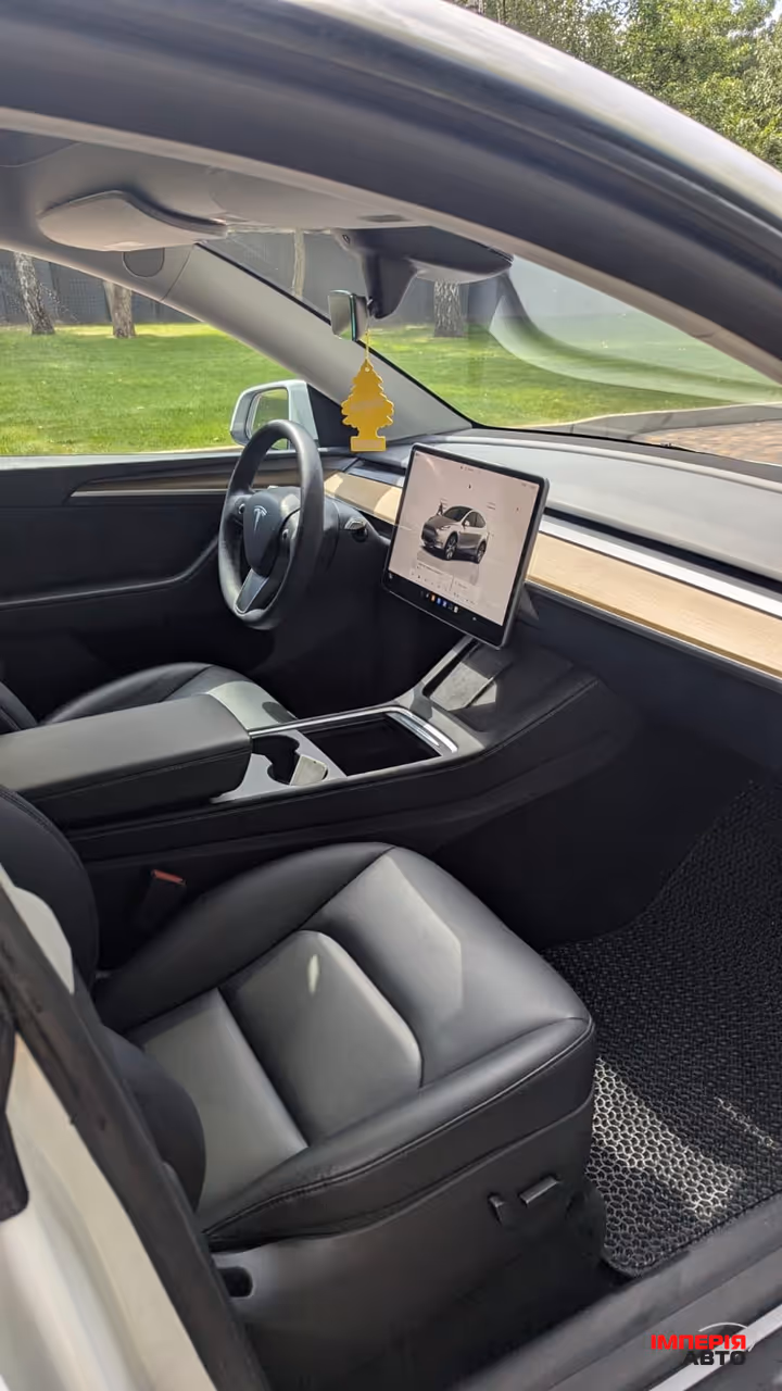 Tesla Model Y - фото 16