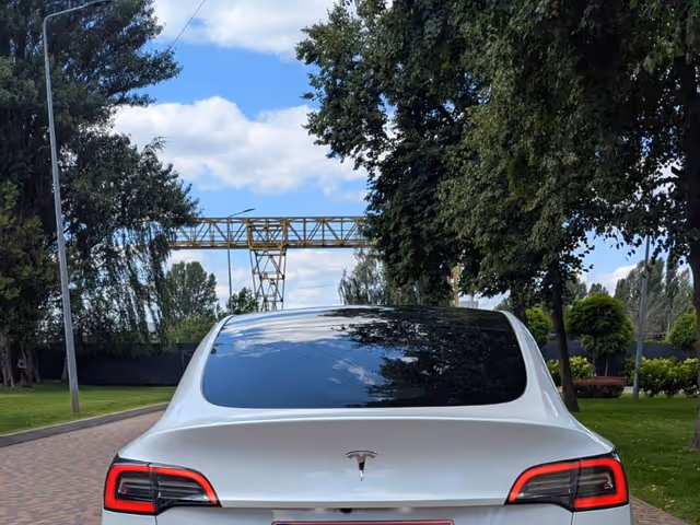 Tesla Model Y - зображення 5
