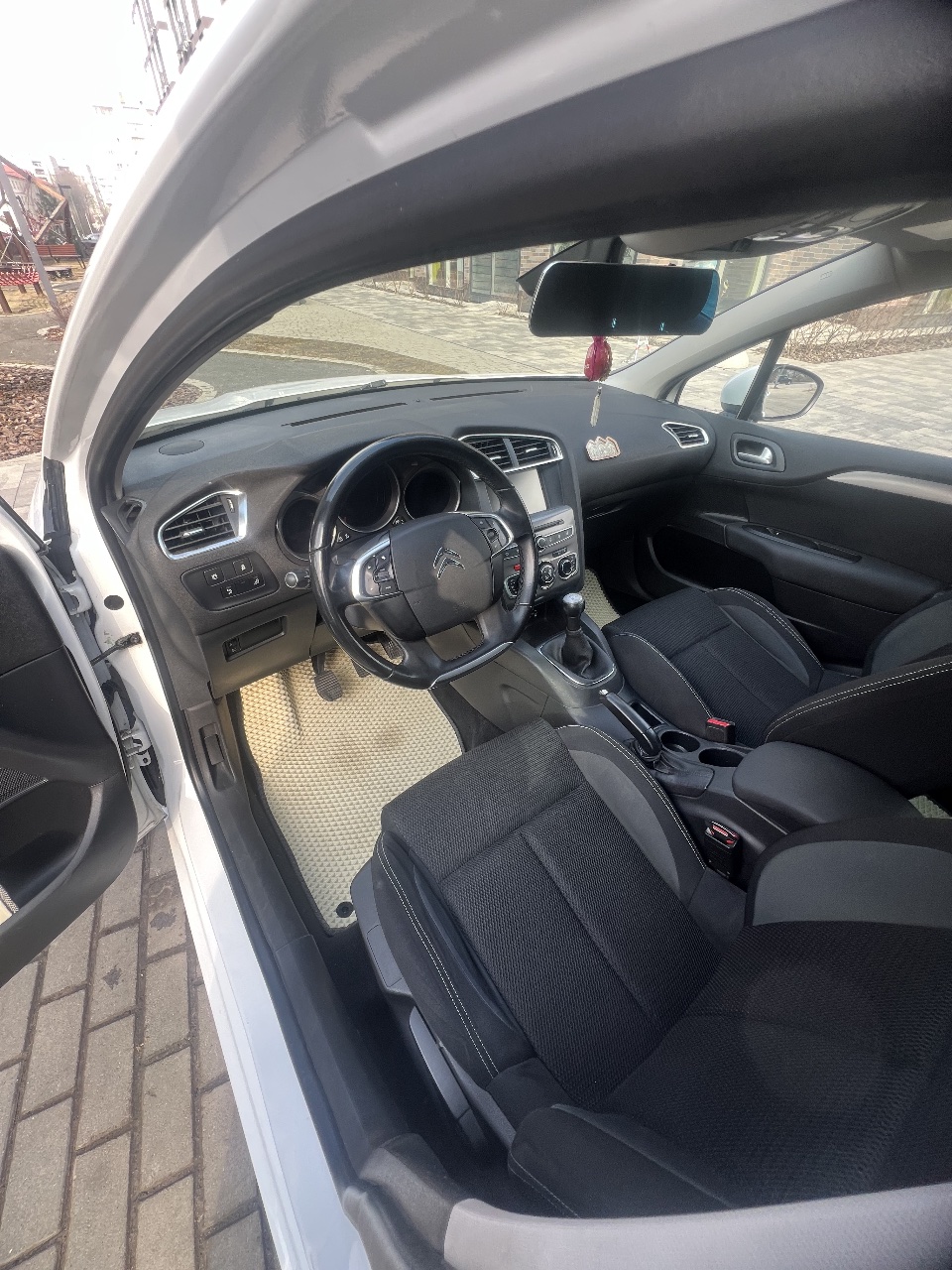 Citroen C4 - фото 7