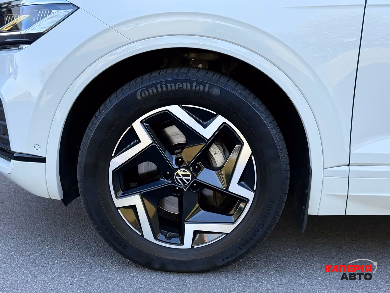 Volkswagen Touareg - фото 7