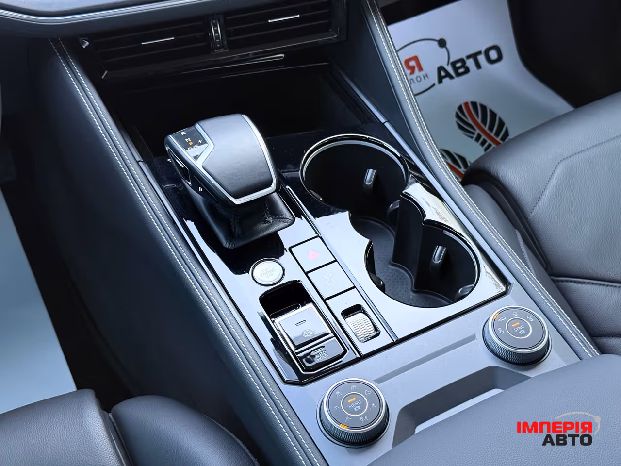 Volkswagen Touareg - фото 14