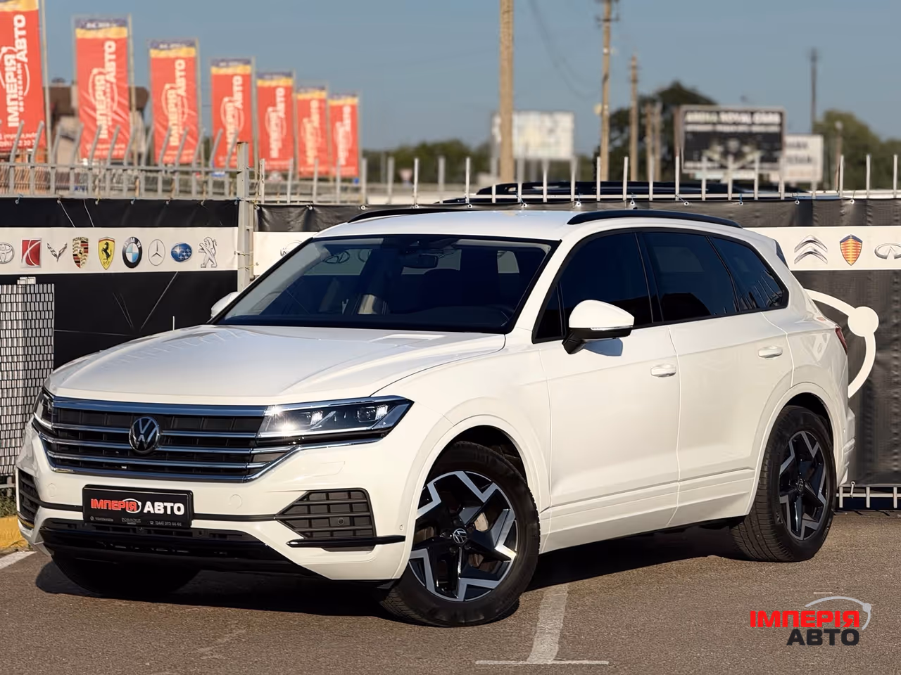 Volkswagen Touareg - фото 1