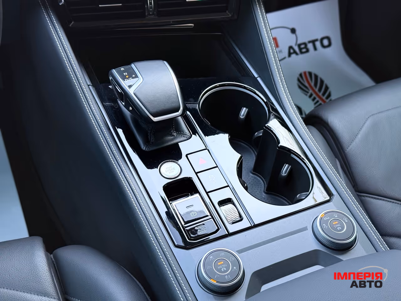 Volkswagen Touareg - фото 12