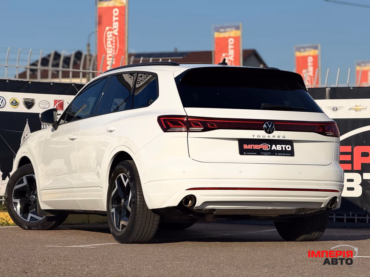 Volkswagen Touareg - фото 6