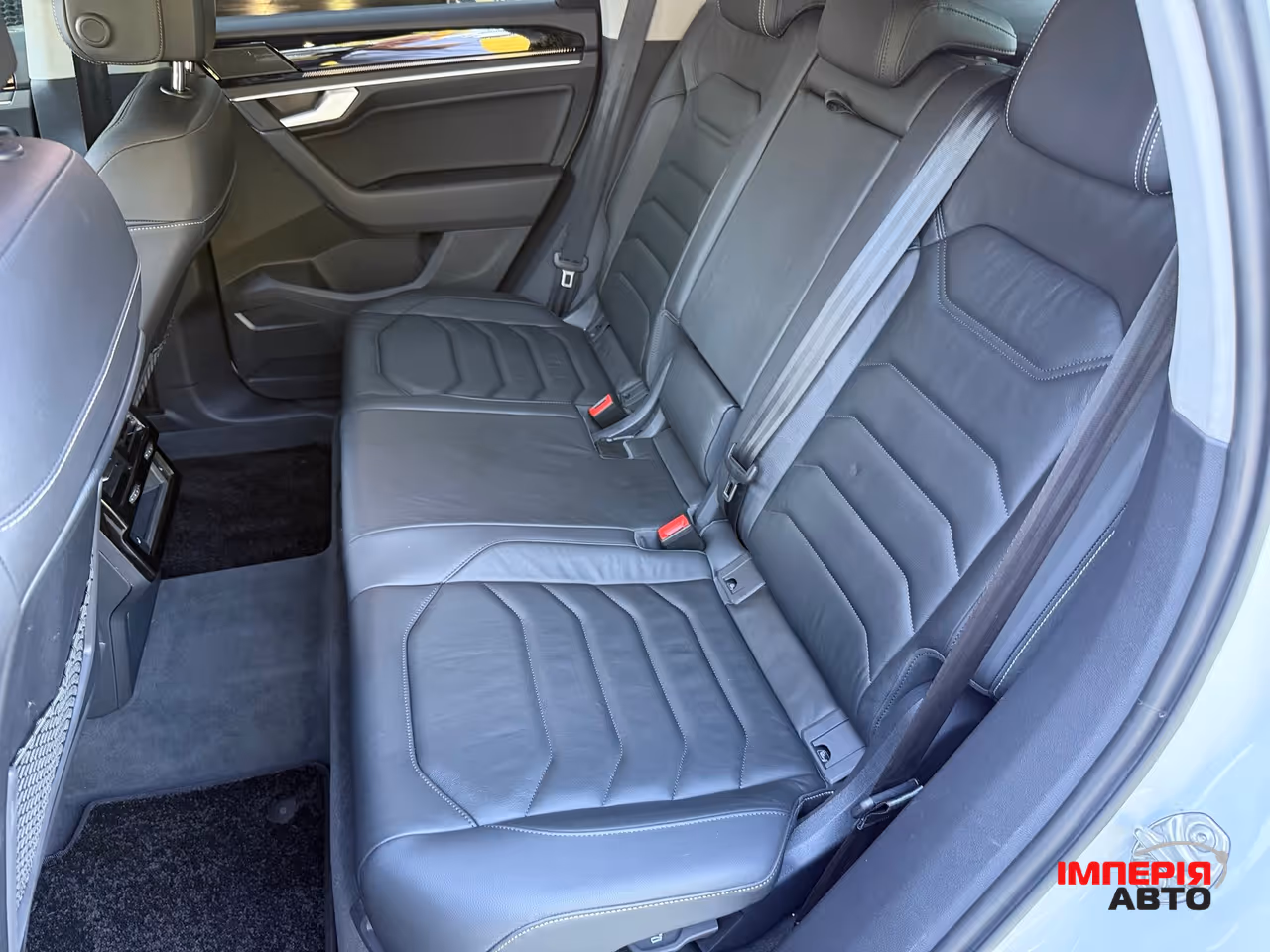 Volkswagen Touareg - фото 17