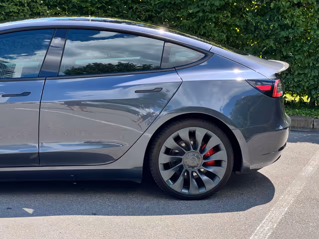 Tesla Model 3 - зображення 4