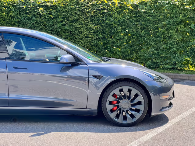 Tesla Model 3 - зображення 5