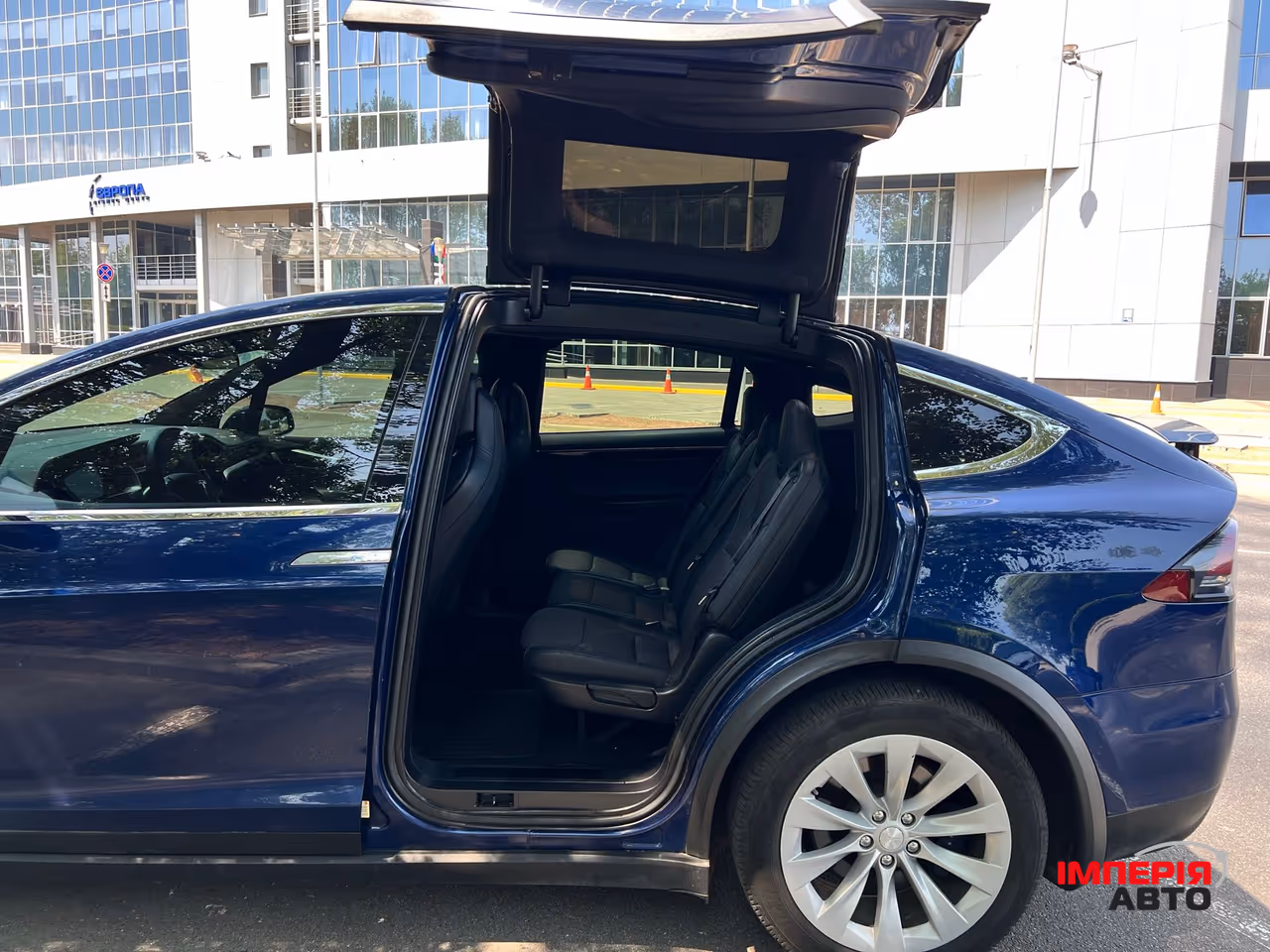 Tesla Model X - фото 11