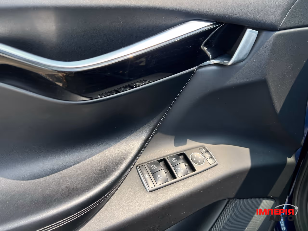 Tesla Model X - фото 9