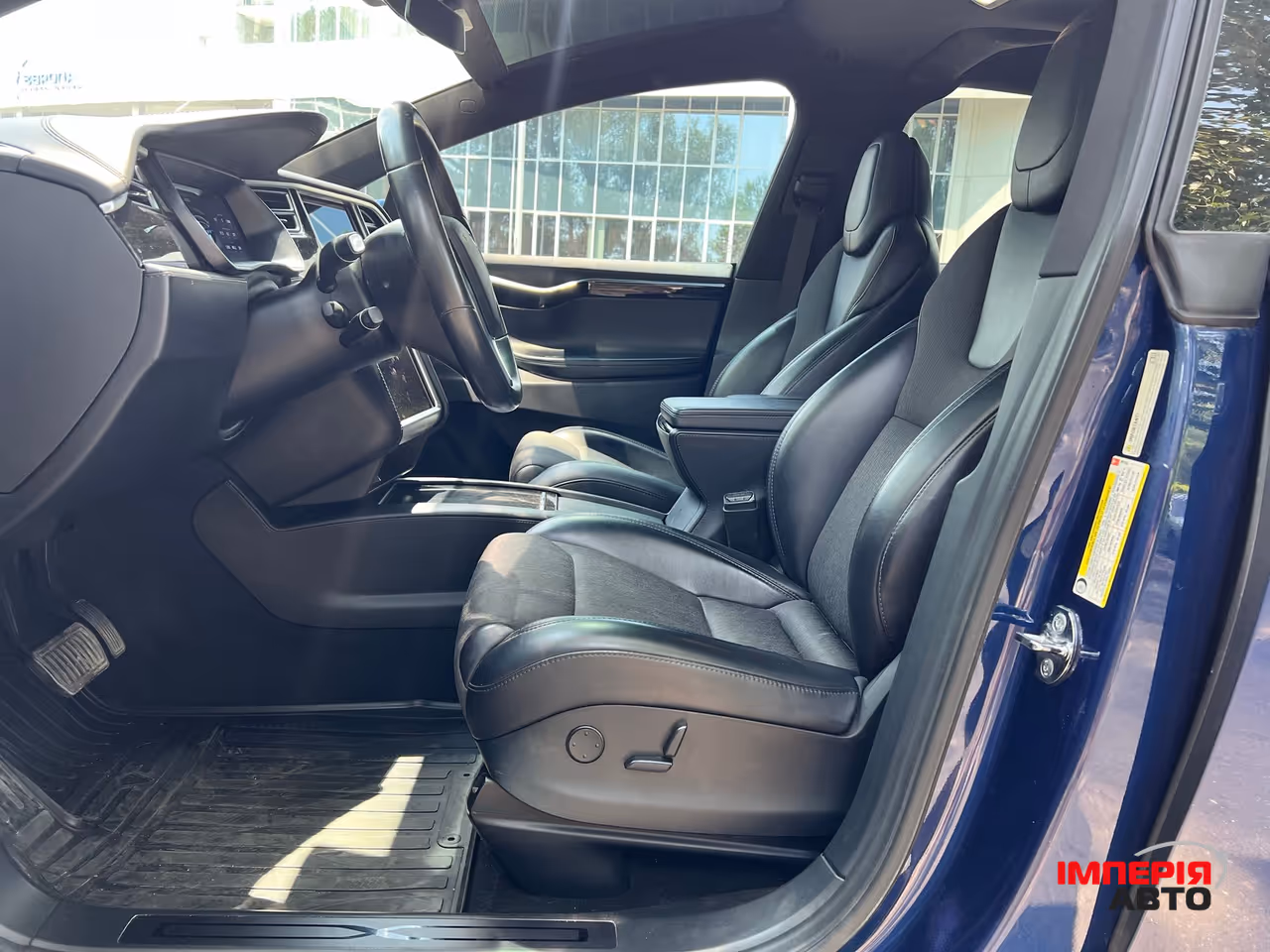 Tesla Model X - фото 10