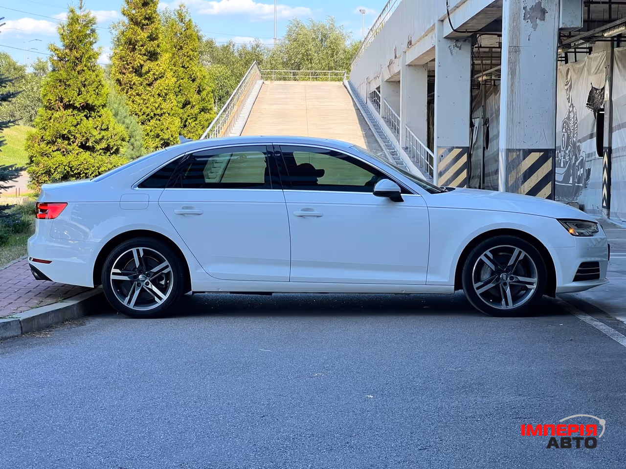Audi A4 - фото 12