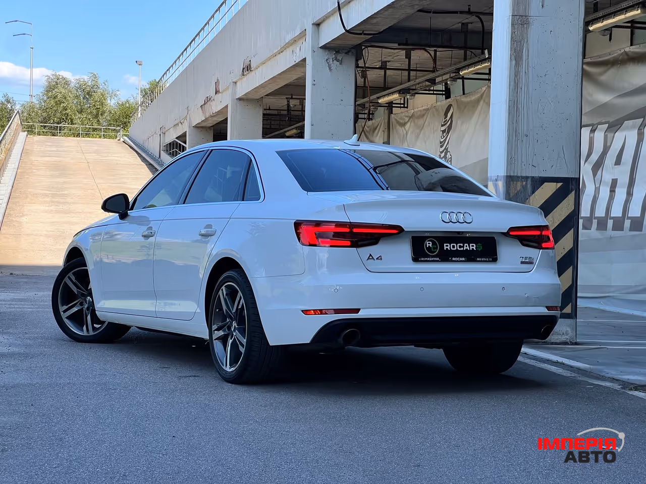Audi A4 - фото 8