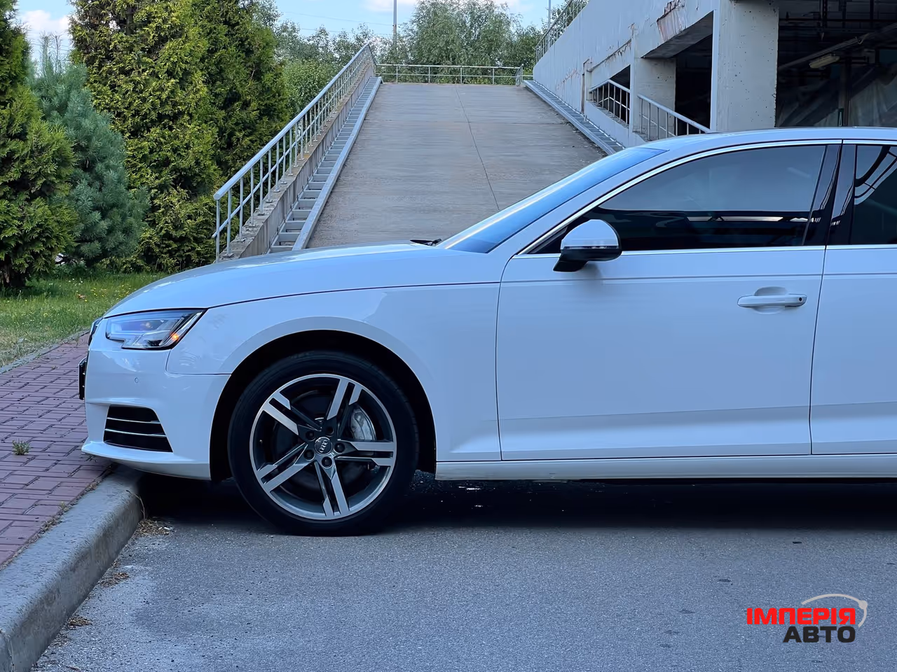 Audi A4 - фото 6