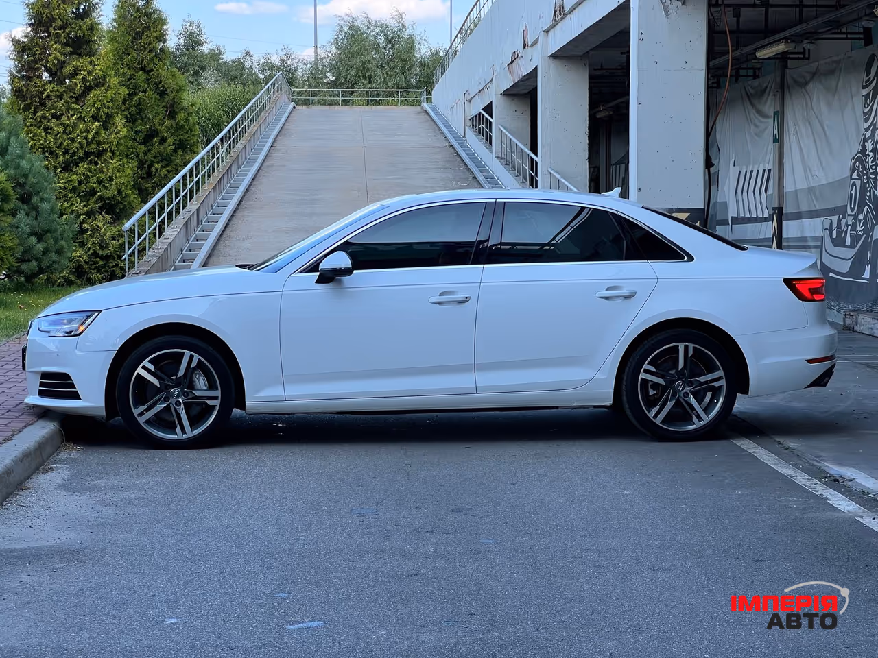 Audi A4 - фото 4