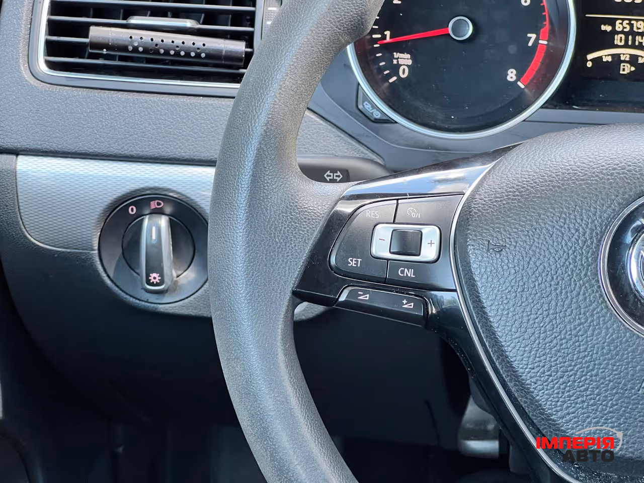 Volkswagen Jetta - фото 18