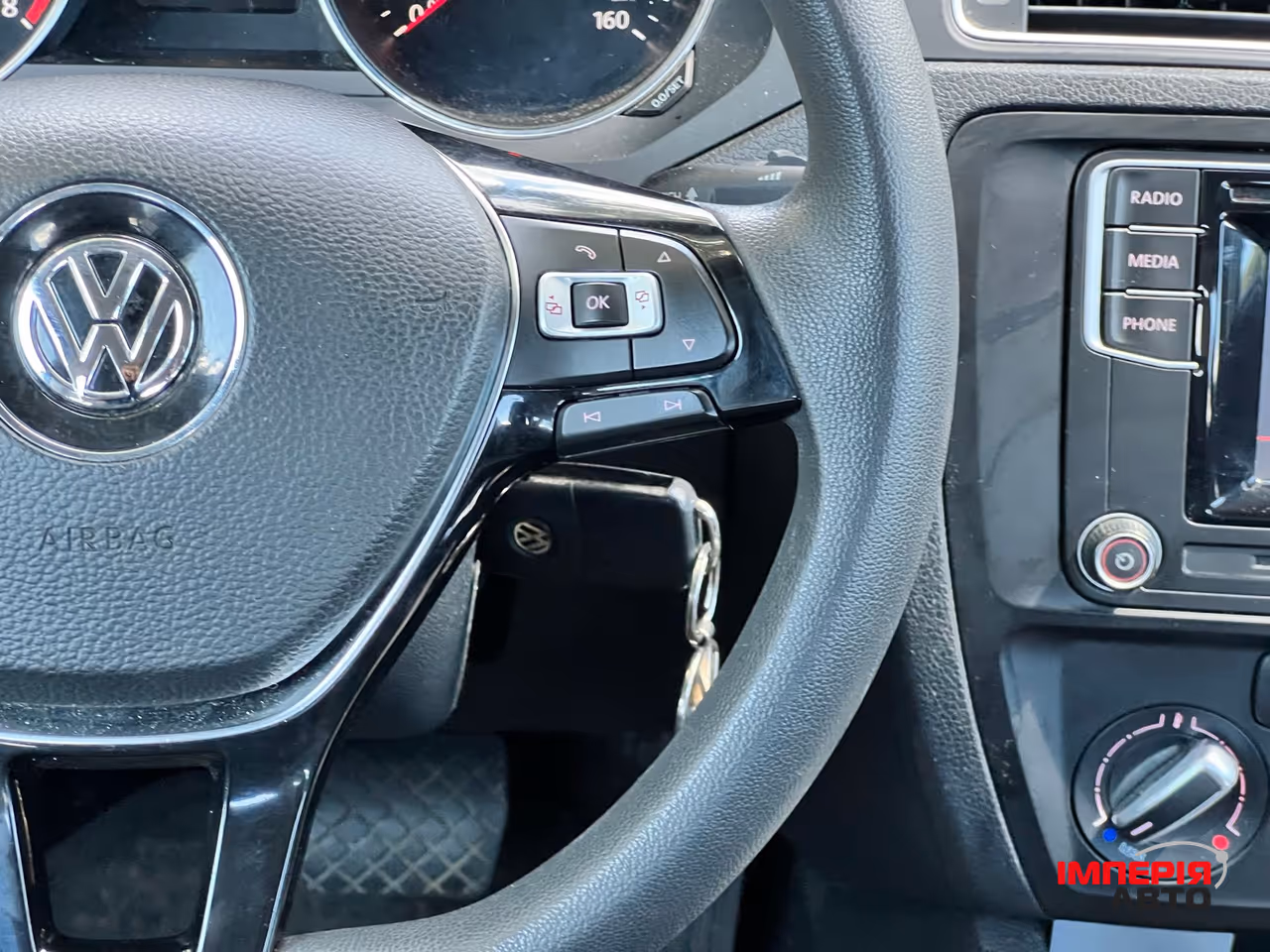 Volkswagen Jetta - фото 17